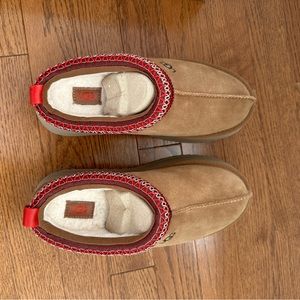 BRAND NEW Ugg Taz Slipper Platform - Chestnut